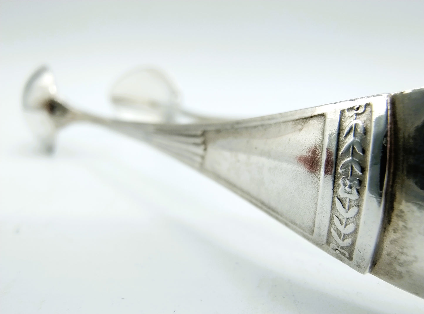 Silver sugar cube tongs, from Kempen & Zn, Voorschoten, 1920