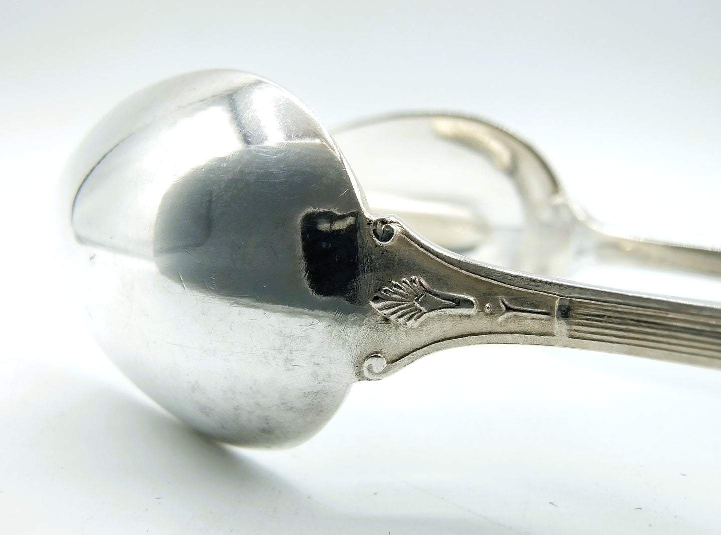 Silver sugar cube tongs, from Kempen & Zn, Voorschoten, 1920