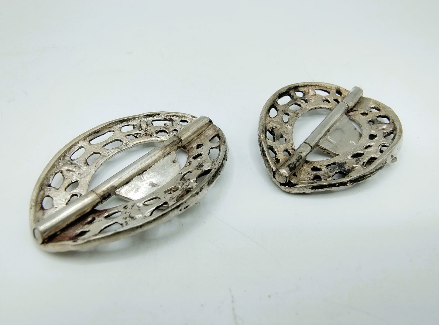 Set of silver calf buckles, 835