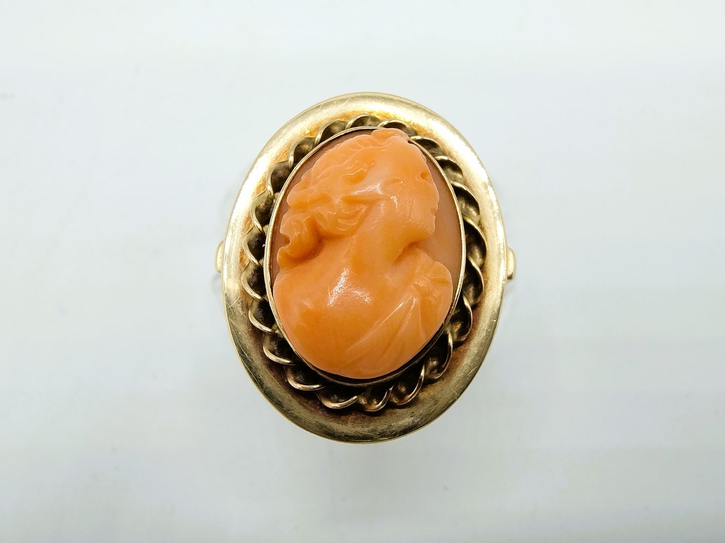 Gold ring with cameo, 17 mm