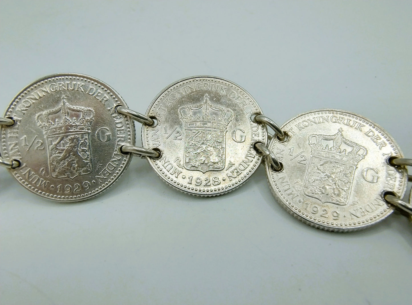 Zilveren armband met 7 halve guldens van Wilhelmina, 19 cm
