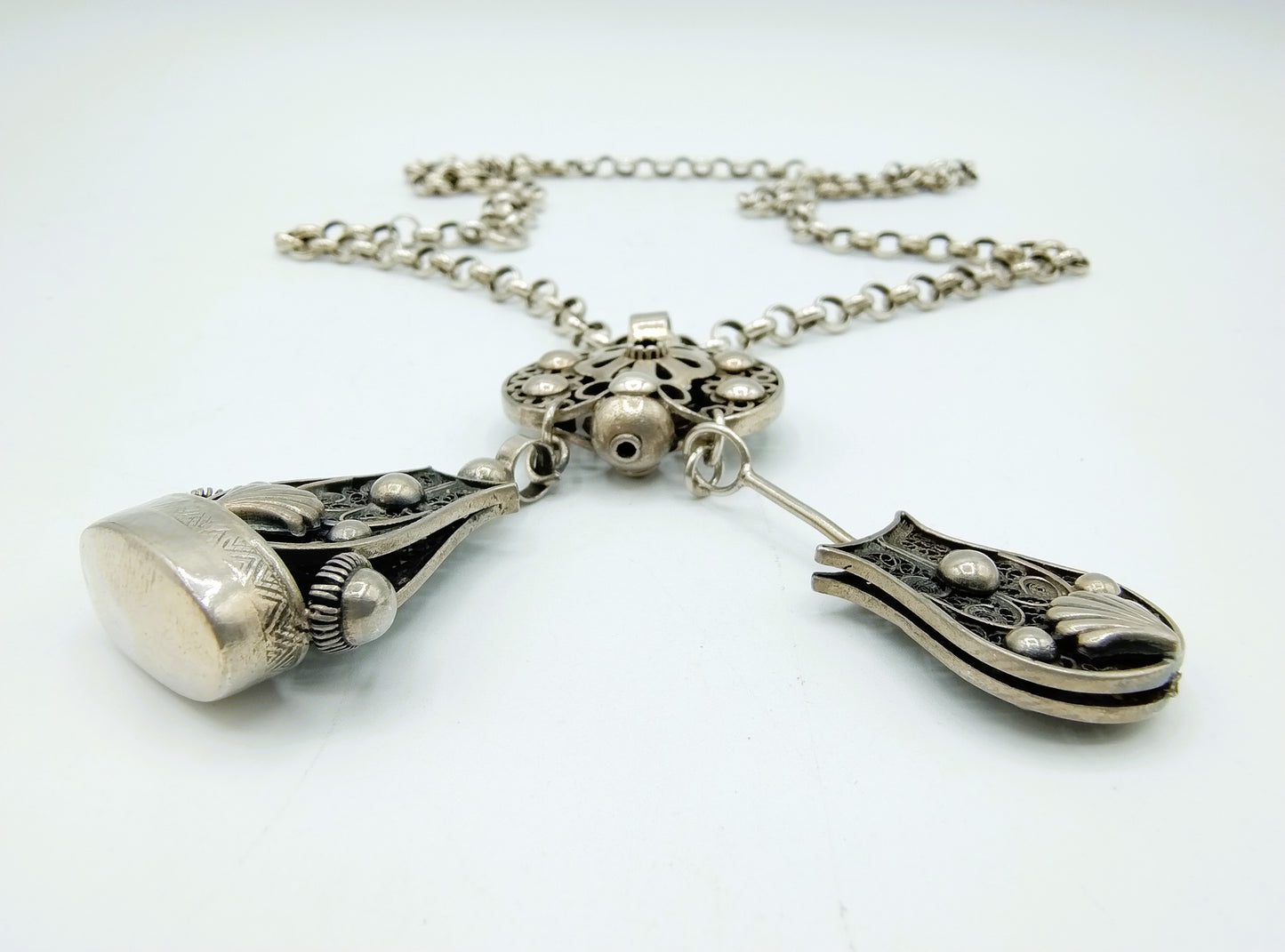 Silver jasseron chain with signet and watch key