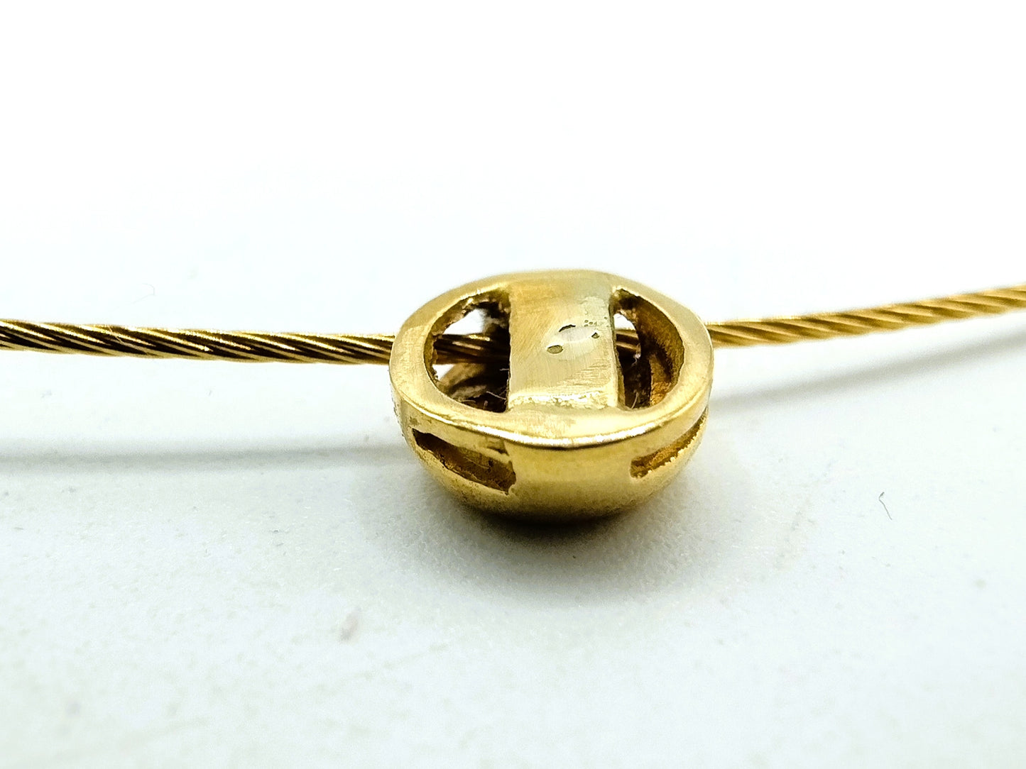 18 carat gold ladies choker with a 0.10 ct diamond.
