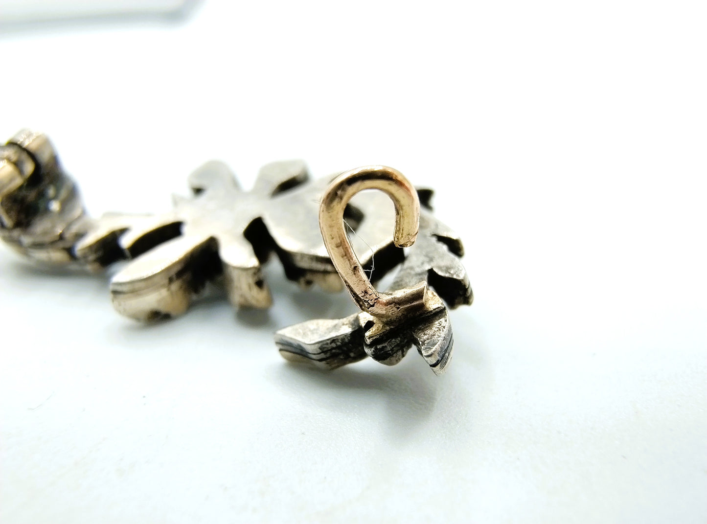 Silver/gold brooch with 5 rose diamonds
