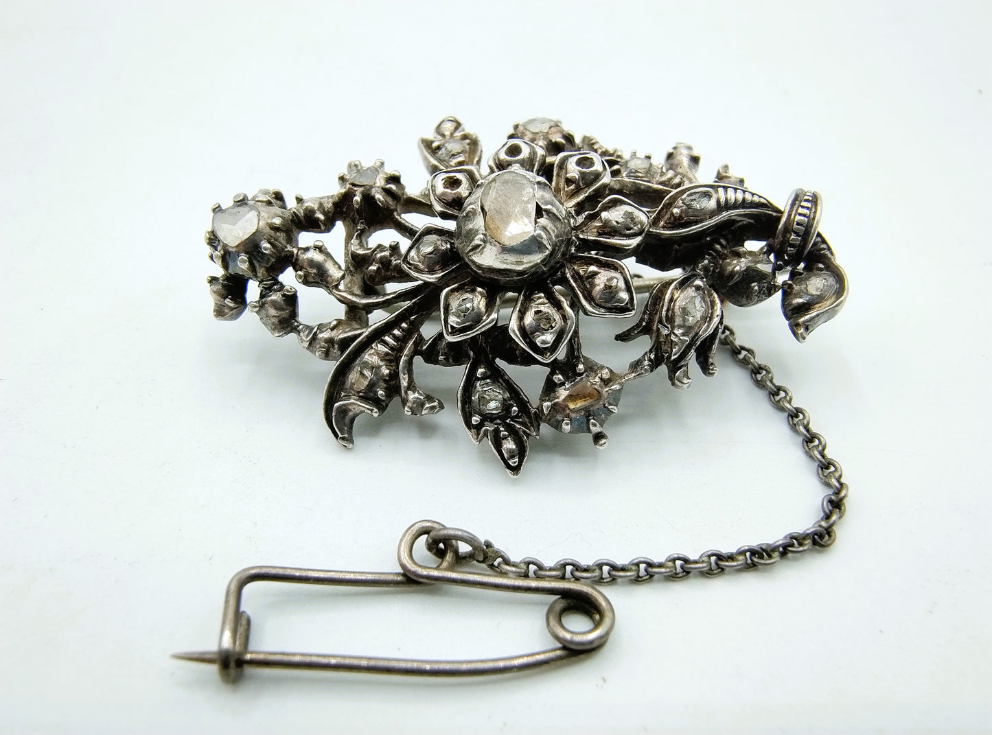 Silver/gold branch brooch set with 17 rose diamonds, 19th century