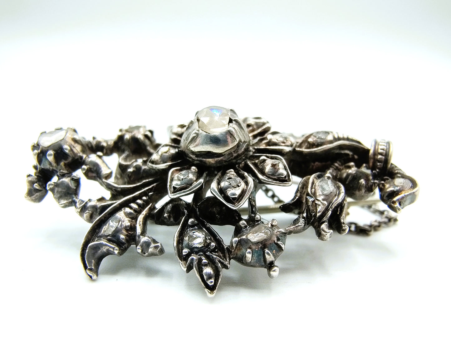 Silver/gold branch brooch set with 17 rose diamonds, 19th century