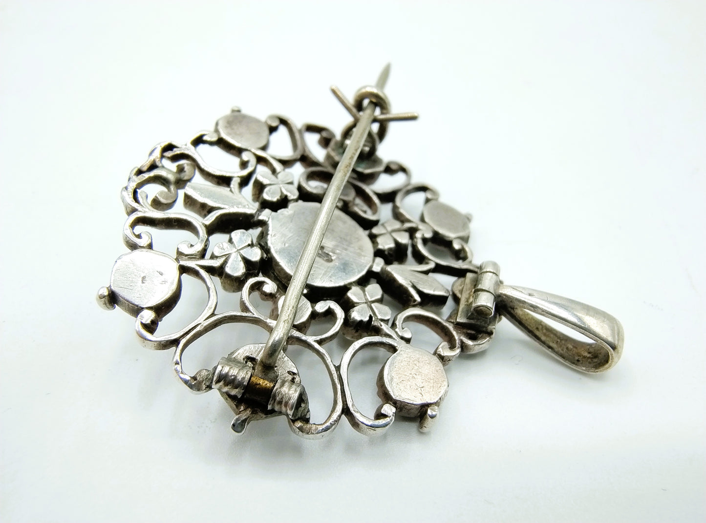 Silver pendant / brooch set with 15 rose diamonds, 19th century
