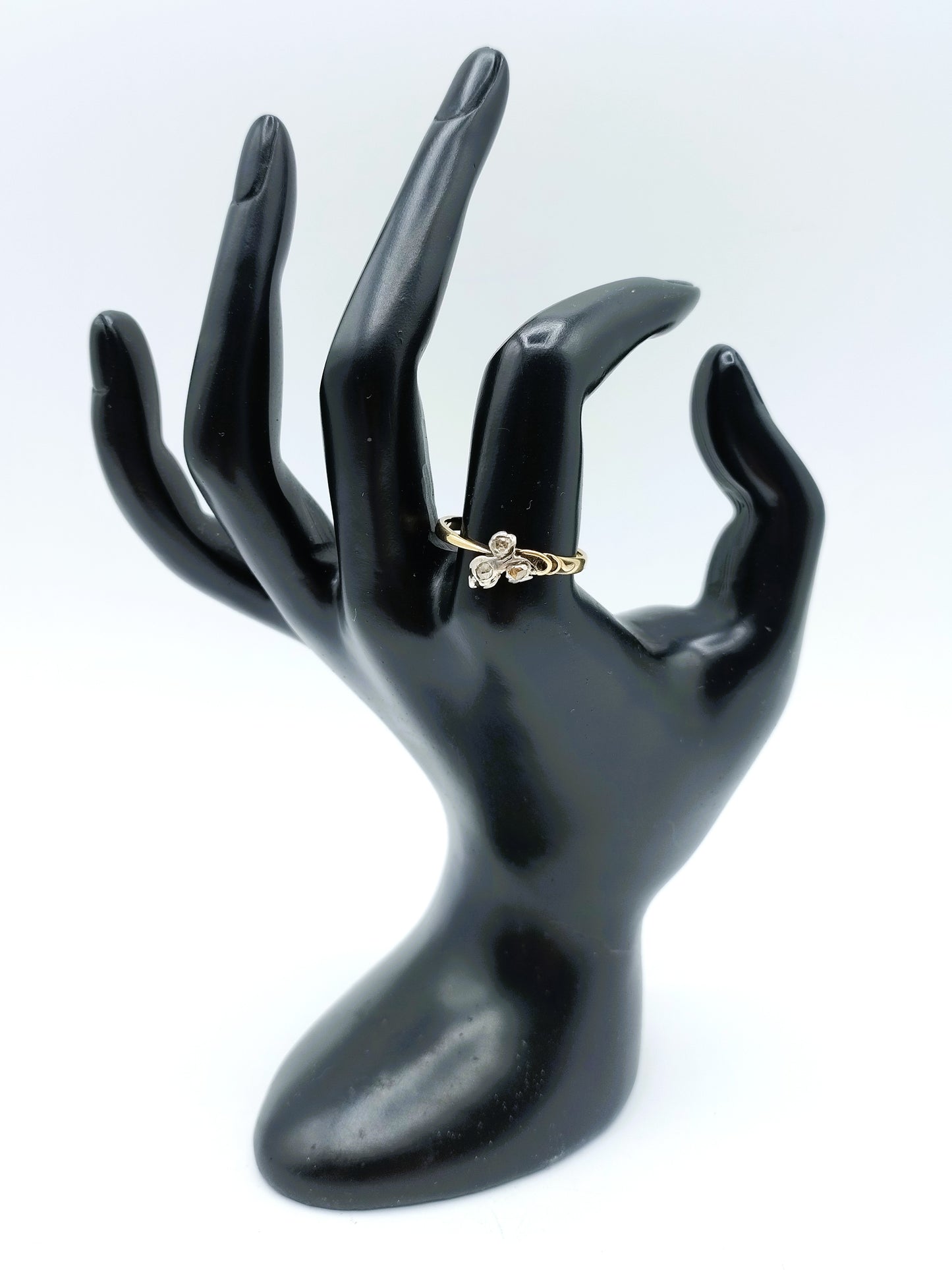 Gouden ring bezet met roosdiamanten, 19 mm.