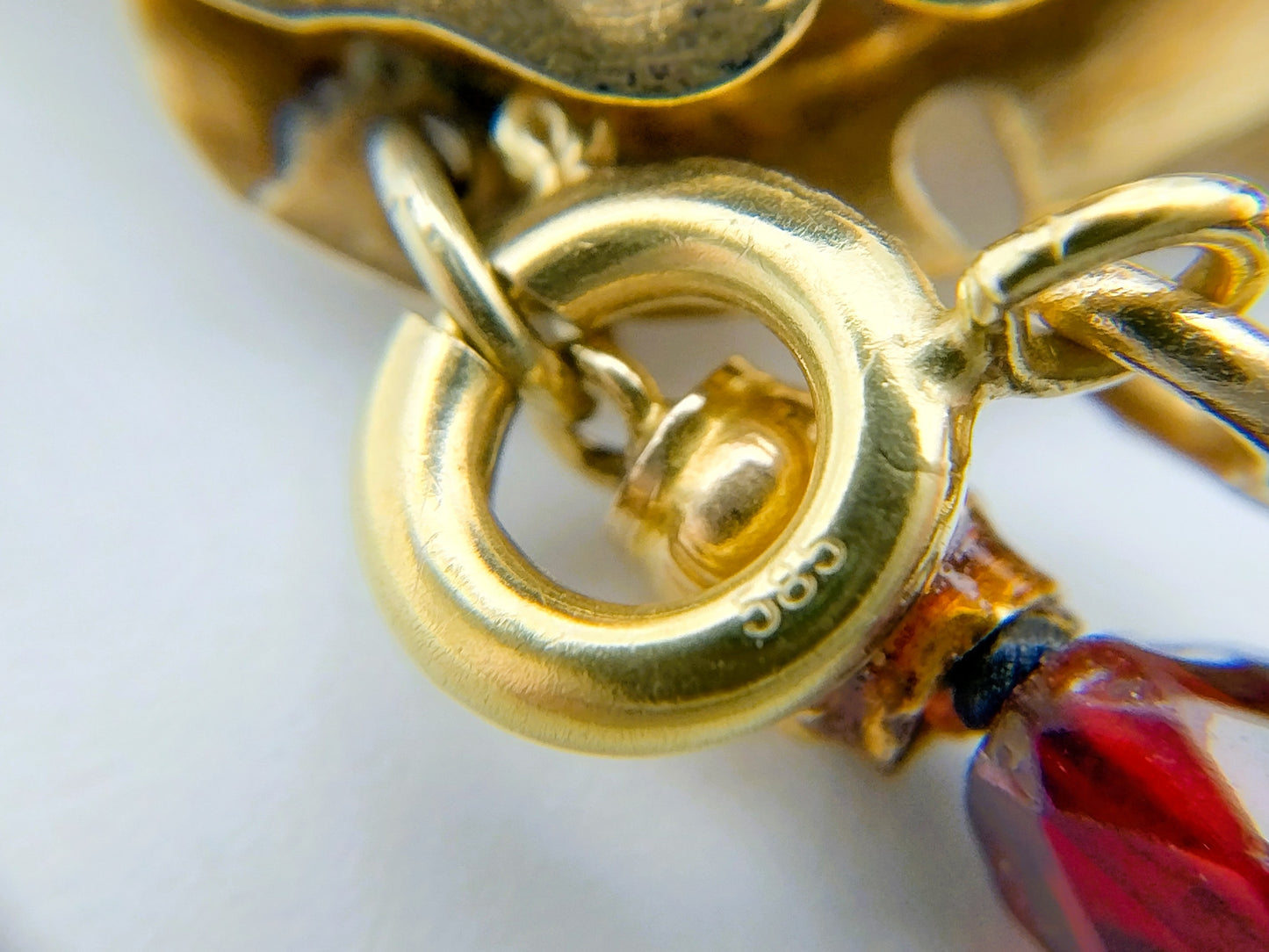Garnet necklace with gold clasp, 50 cm.