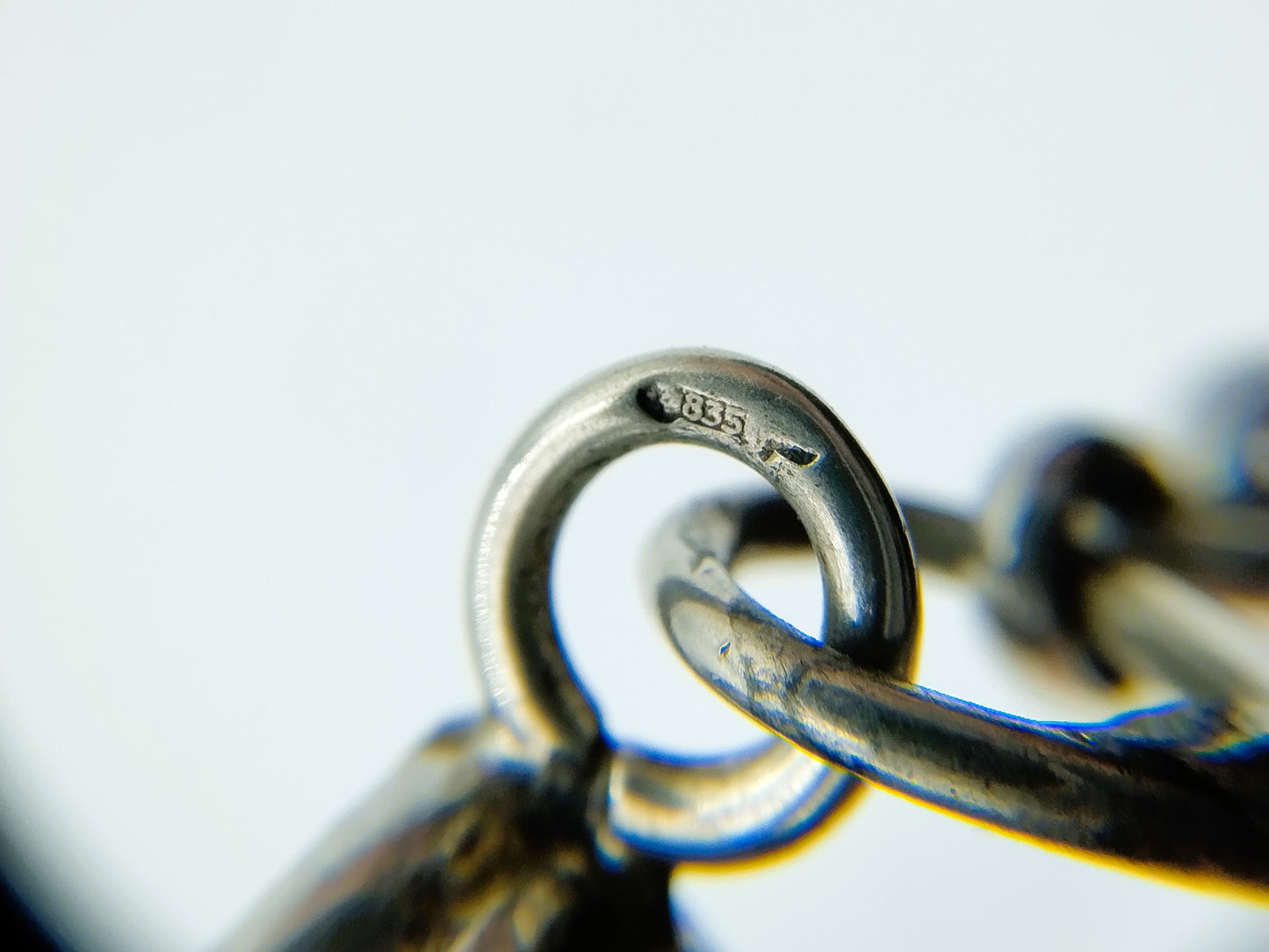 Silver jasseron chain with knitting needle caps (boots), 79 cm.