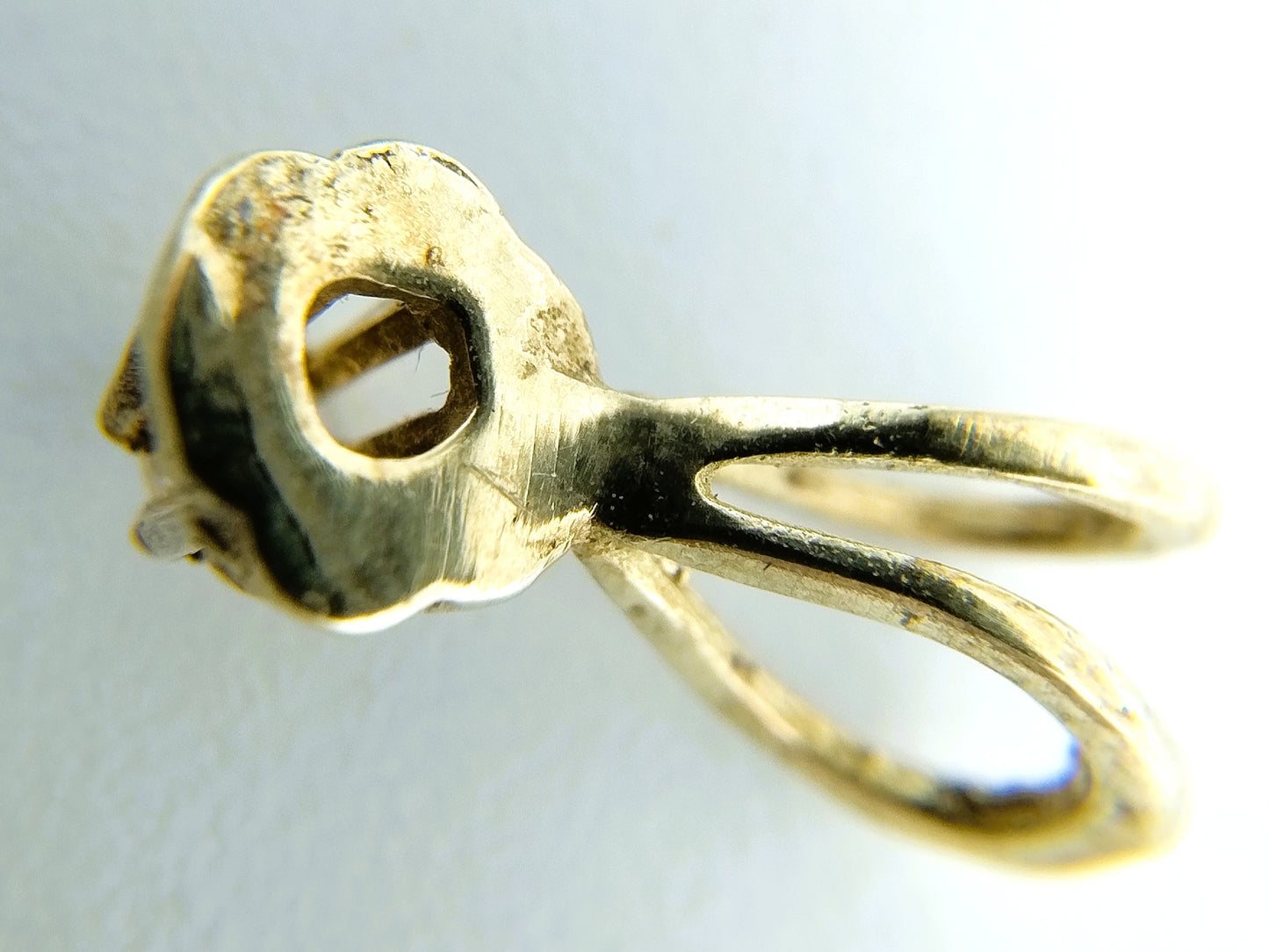 Gold solitaire pendant with diamond (0.005ct)