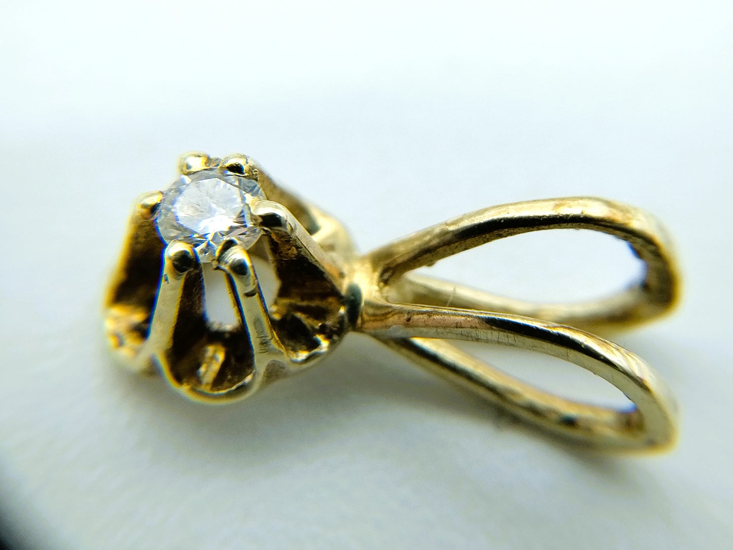 Gold solitaire pendant with diamond (0.005ct)