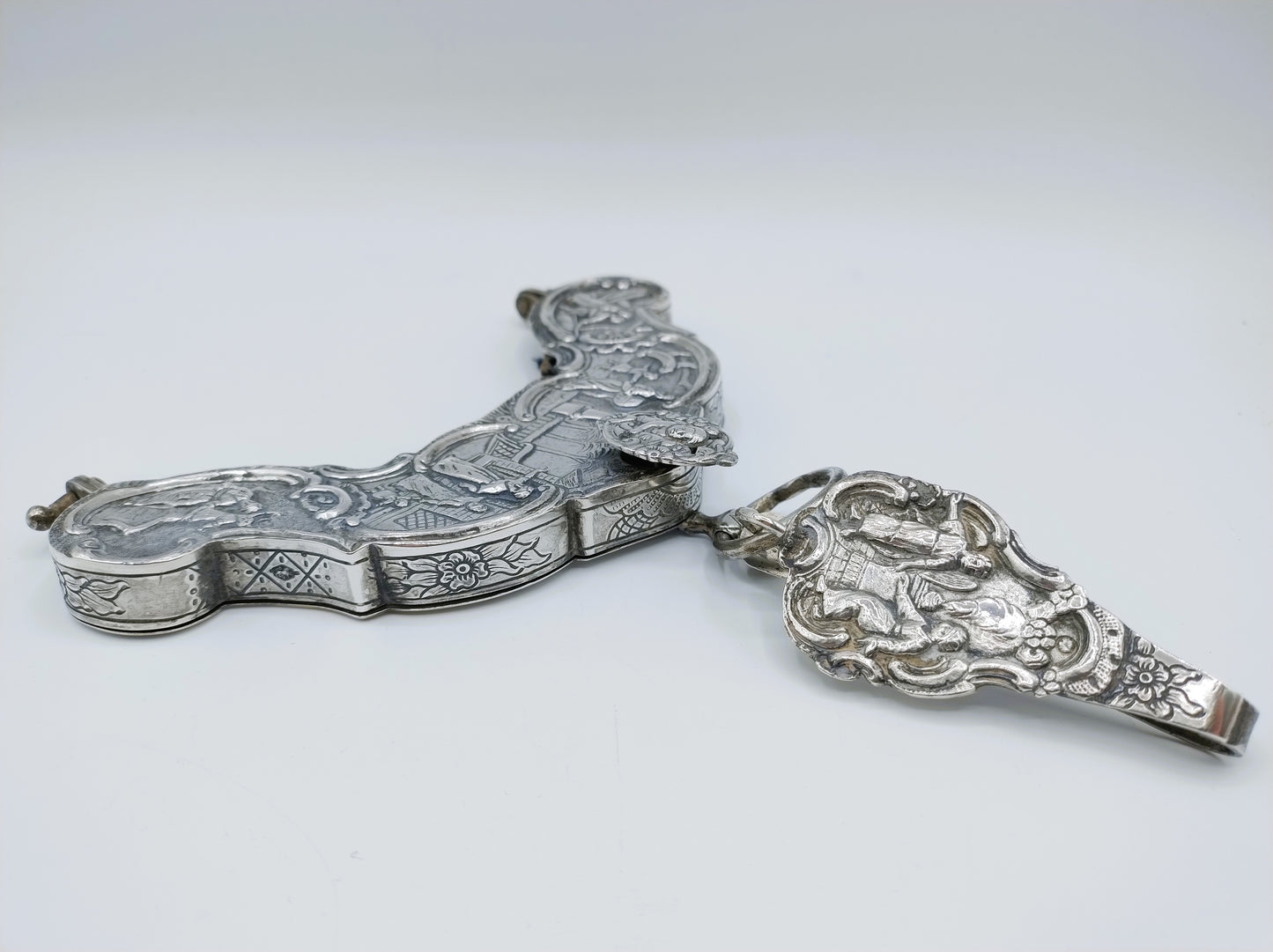 Silver bag bracket with bag hook, including GL Schuiten, Groningen, ca. 1805
