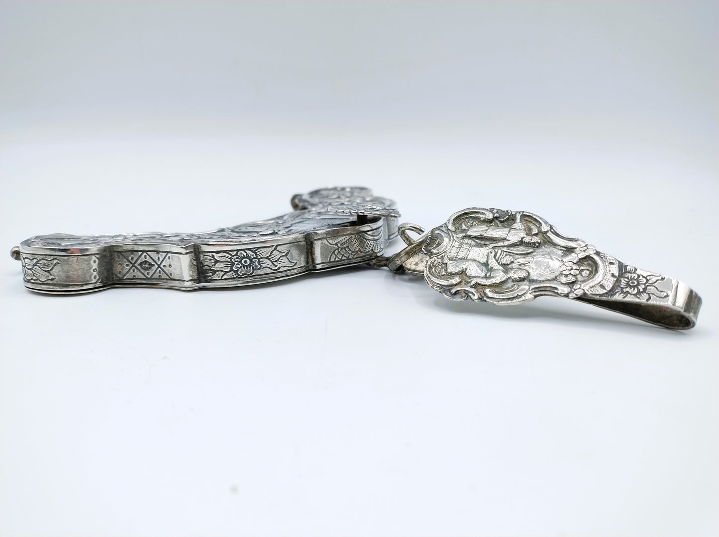 Silver bag bracket with bag hook, including GL Schuiten, Groningen, ca. 1805