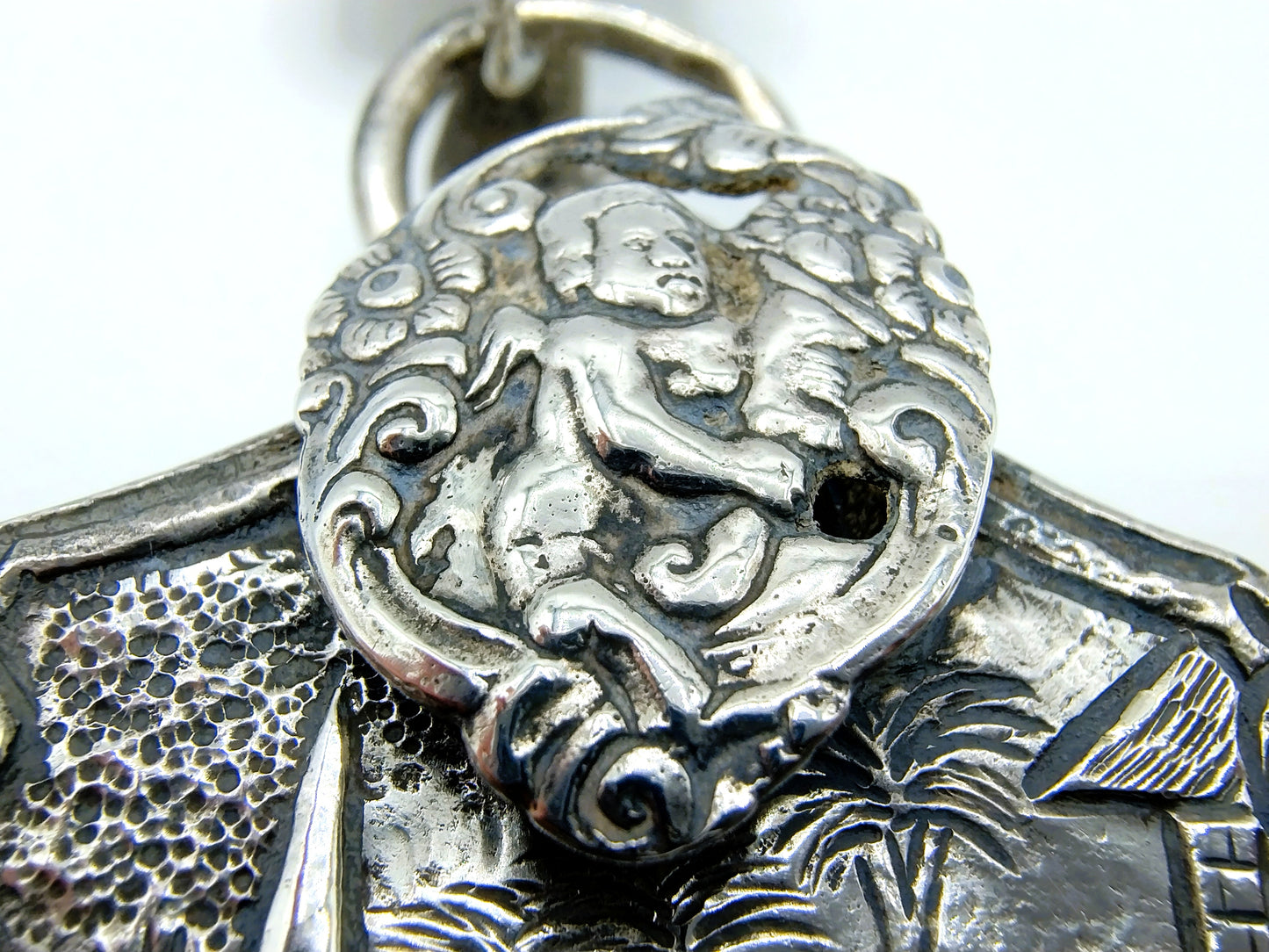 Silver bag bracket with bag hook, including GL Schuiten, Groningen, ca. 1805