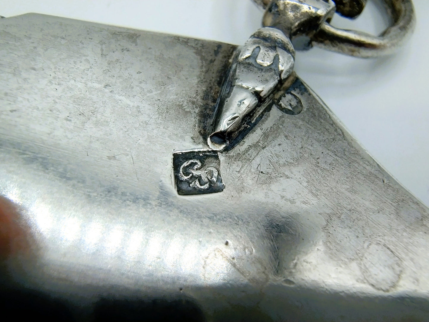 Silver bag bracket with bag hook, including GL Schuiten, Groningen, ca. 1805