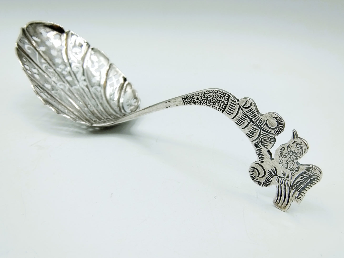 Silver sprinkling spoon, G. Peeters, Rotterdam, 1820