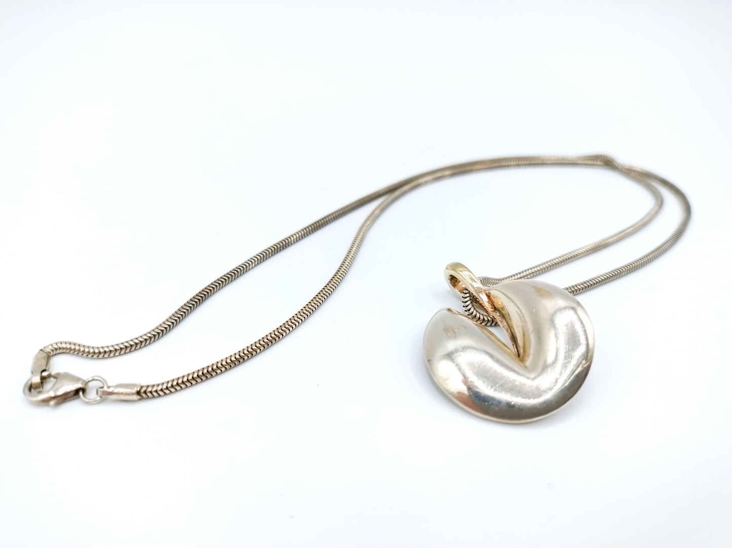 Silver snake chain with design pendant, 46 cm.