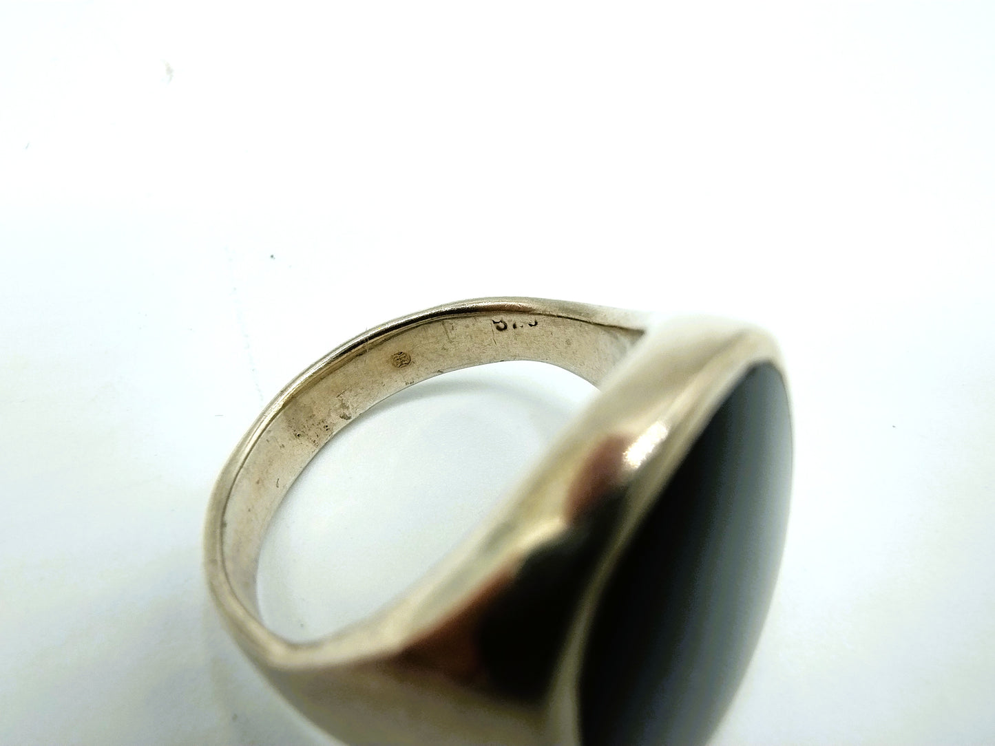 Silver signet ring with Onyx, 17.5 mm
