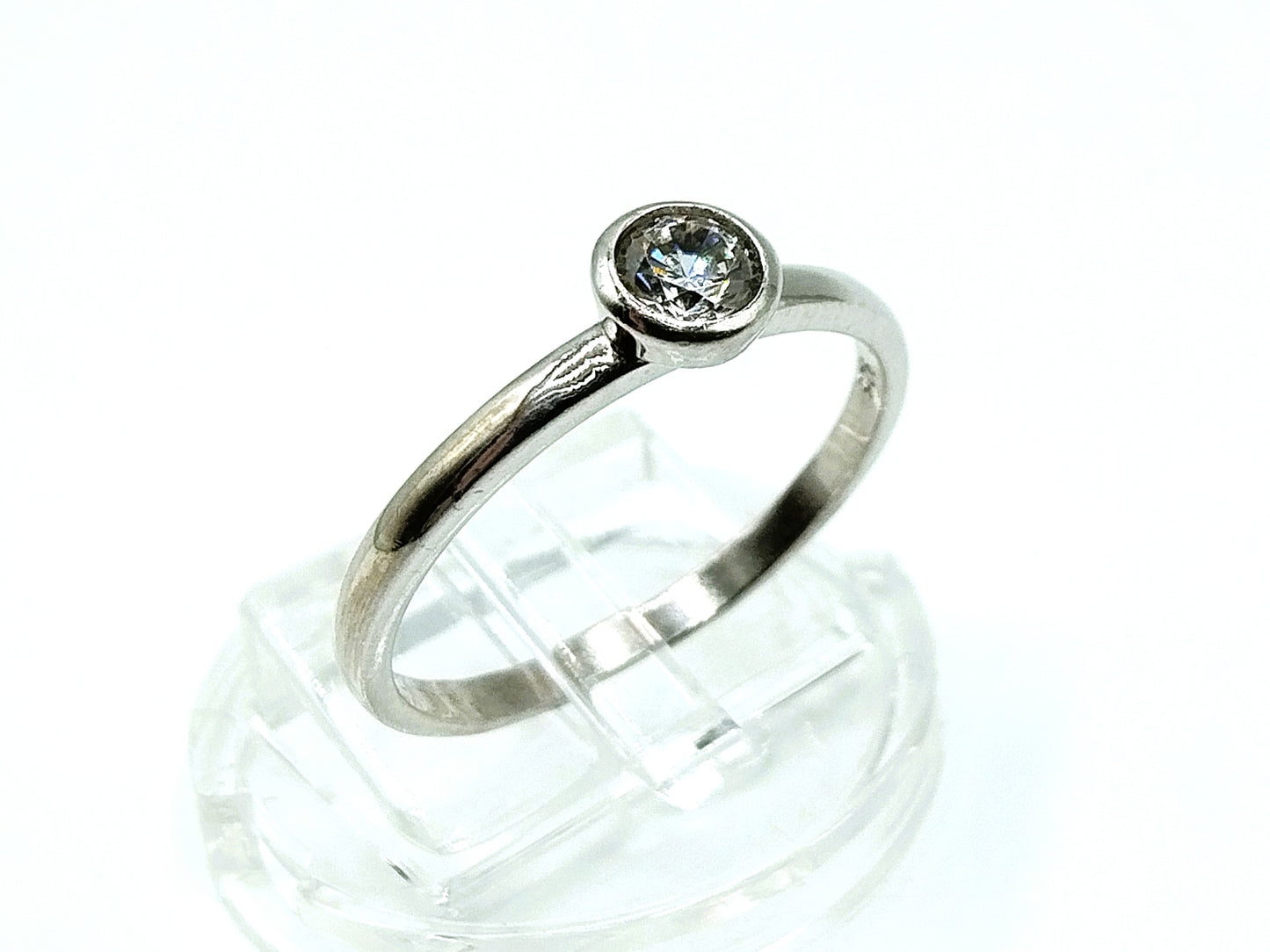 Silver ring with zirconia, 18 mm