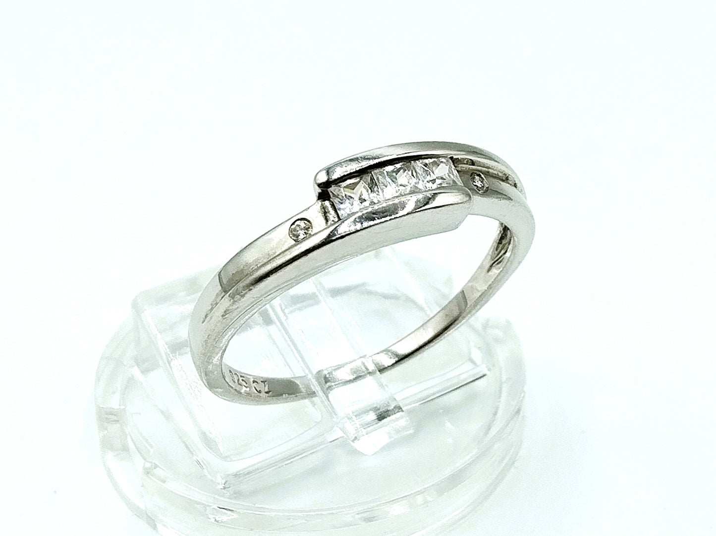 Silver ring with zirconia, 17 mm