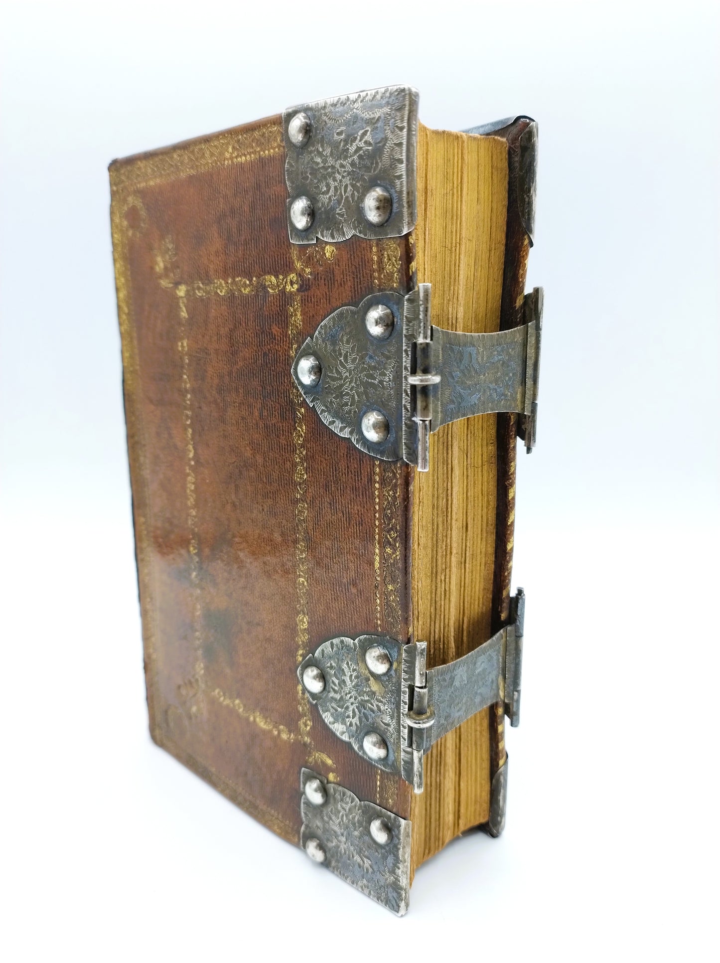 Prayer book with silver locks and corner pieces, Turnhout, 1835