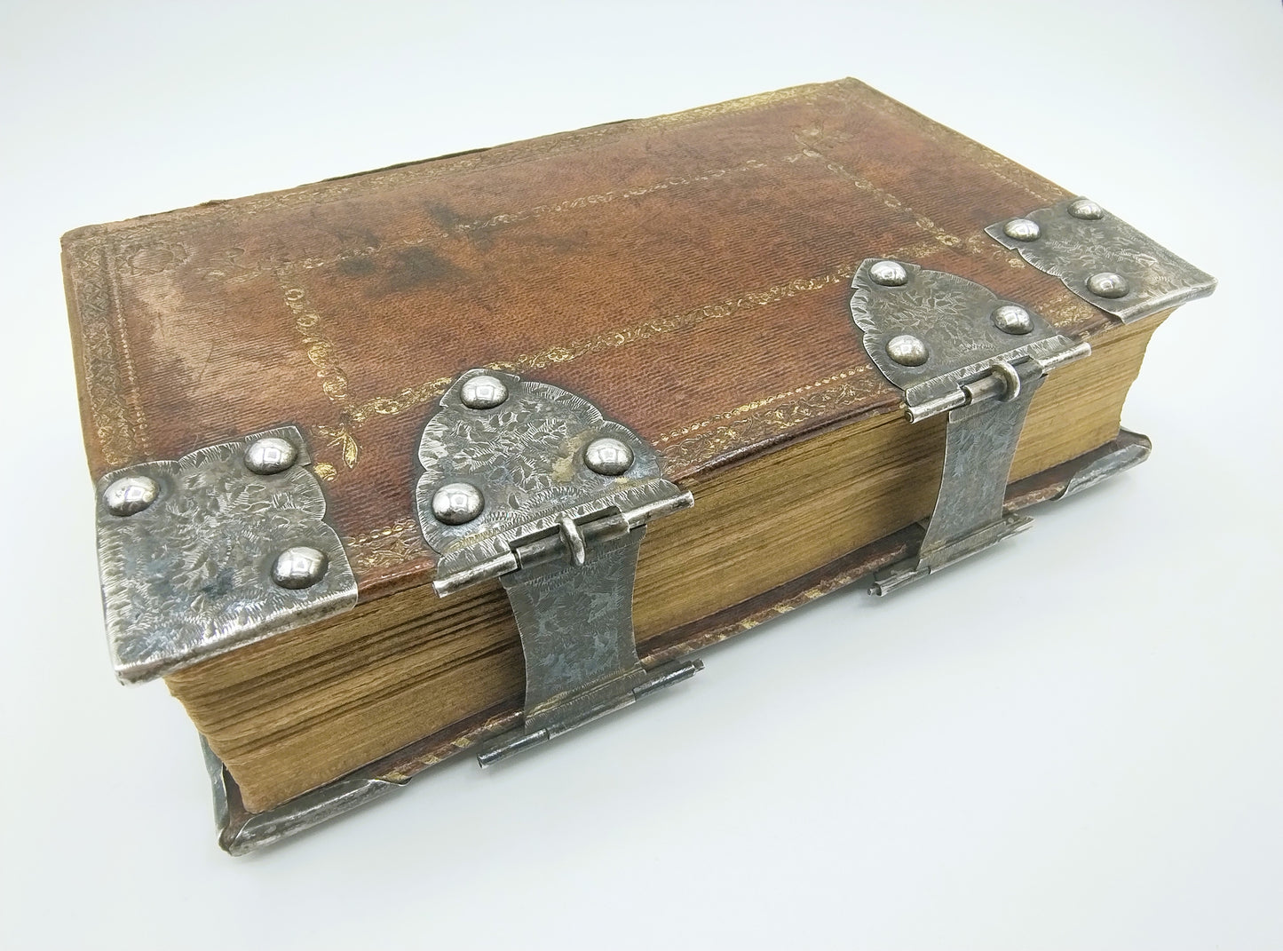 Prayer book with silver locks and corner pieces, Turnhout, 1835
