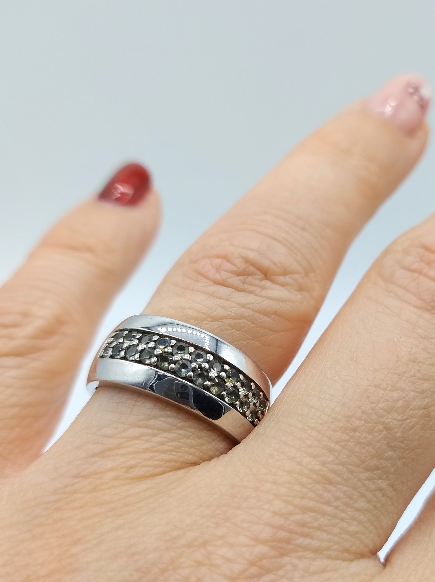Silberner Zinzi-Ring mit Zirkonias, 17 mm