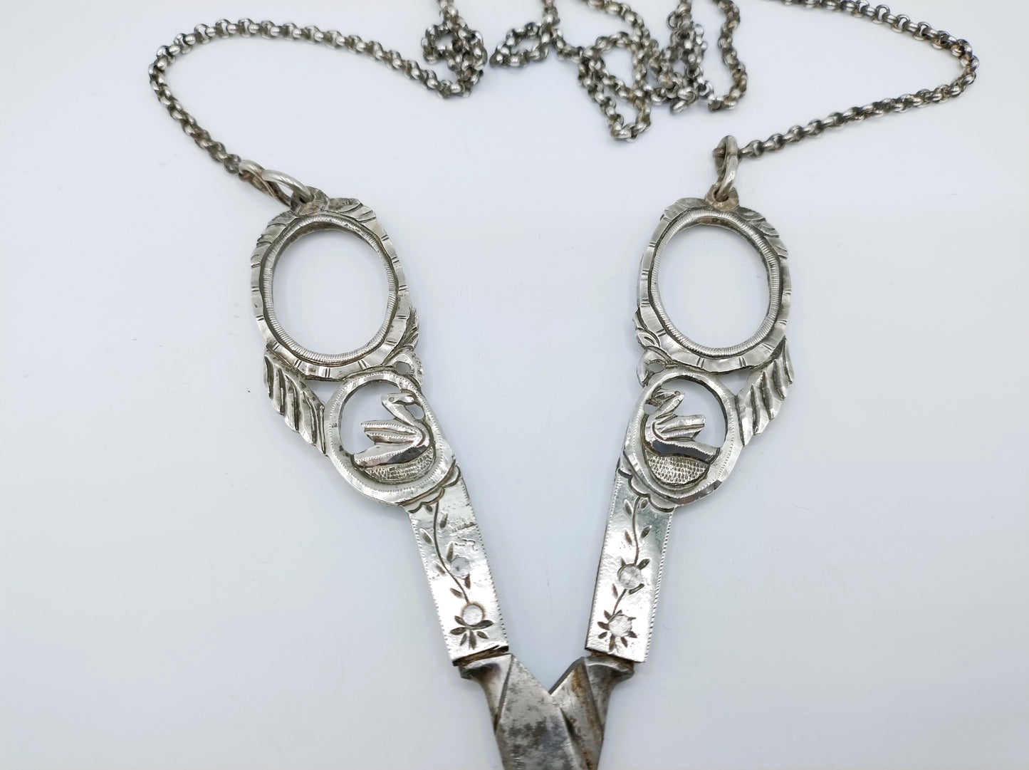 Silver scissors on a jasseron chain, HJ Halbertsma, Gorredijk 19th century