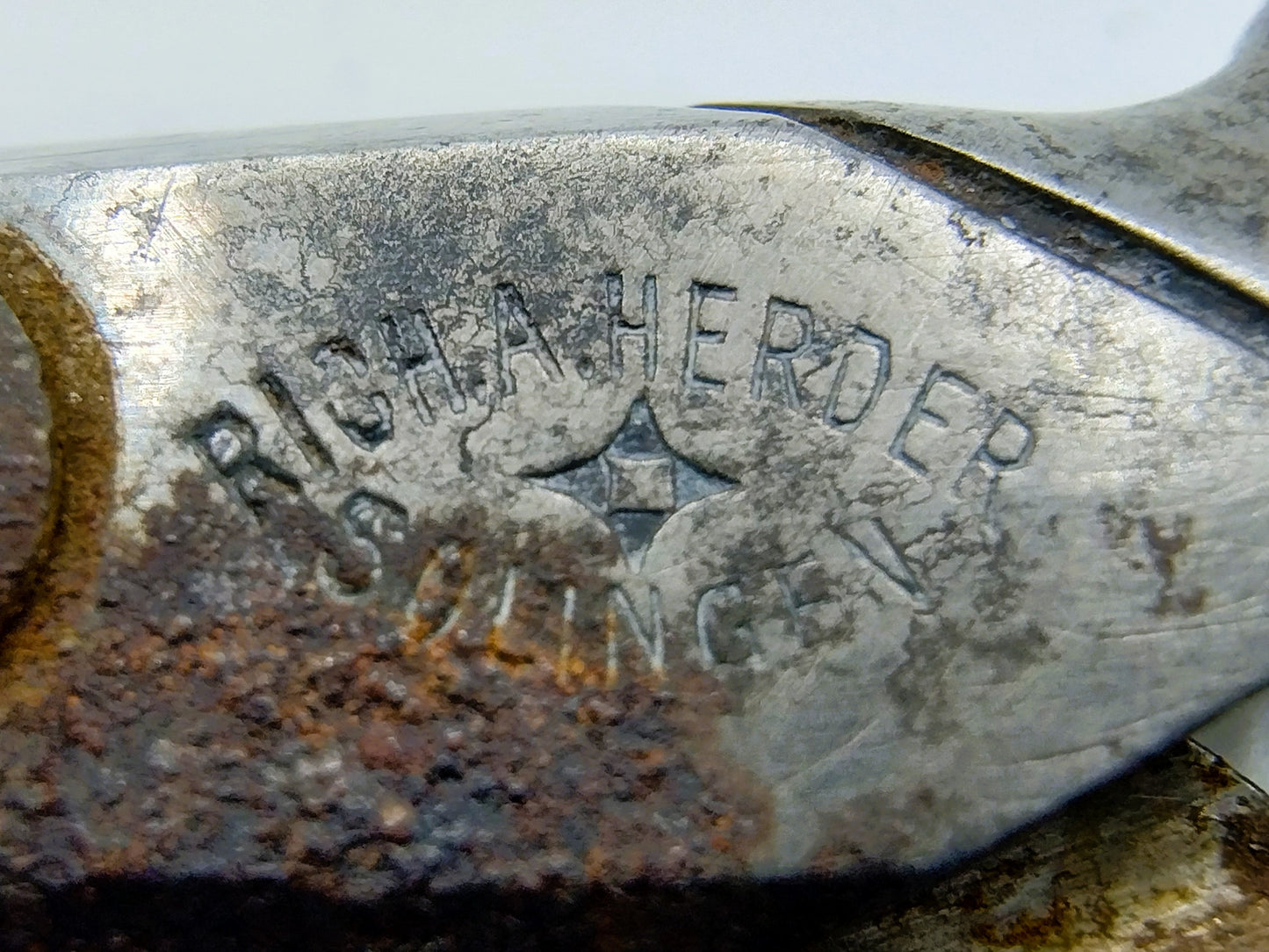 Silver scissors on a jasseron chain, HJ Halbertsma, Gorredijk 19th century