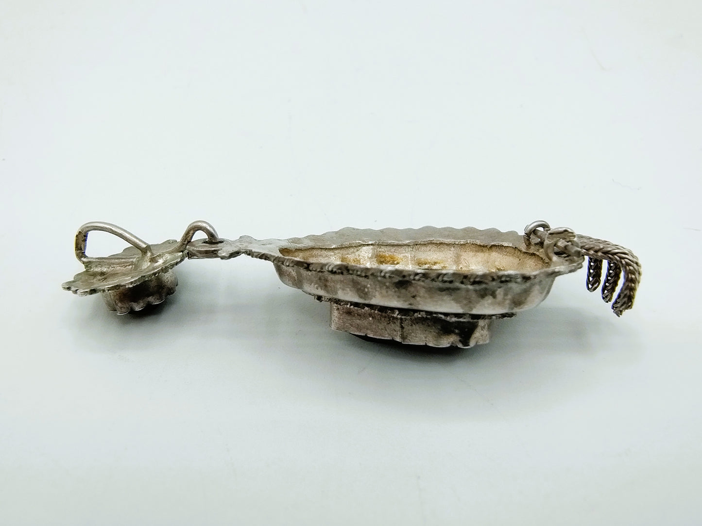 Silver (mourning) costume pendant with jets