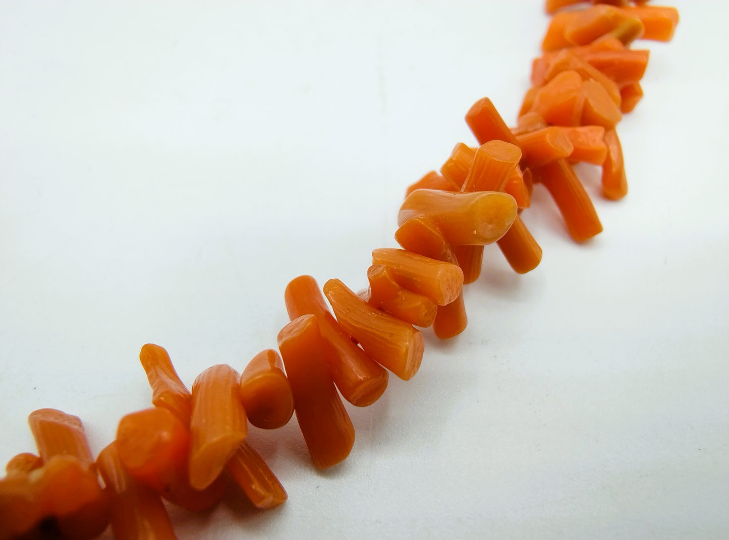 Blood coral branch necklace with gold clasp, 48 cm.
