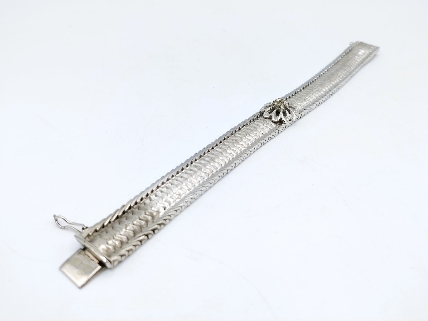 Vintage zilveren armband met rozet en steentjes, 19 cm.