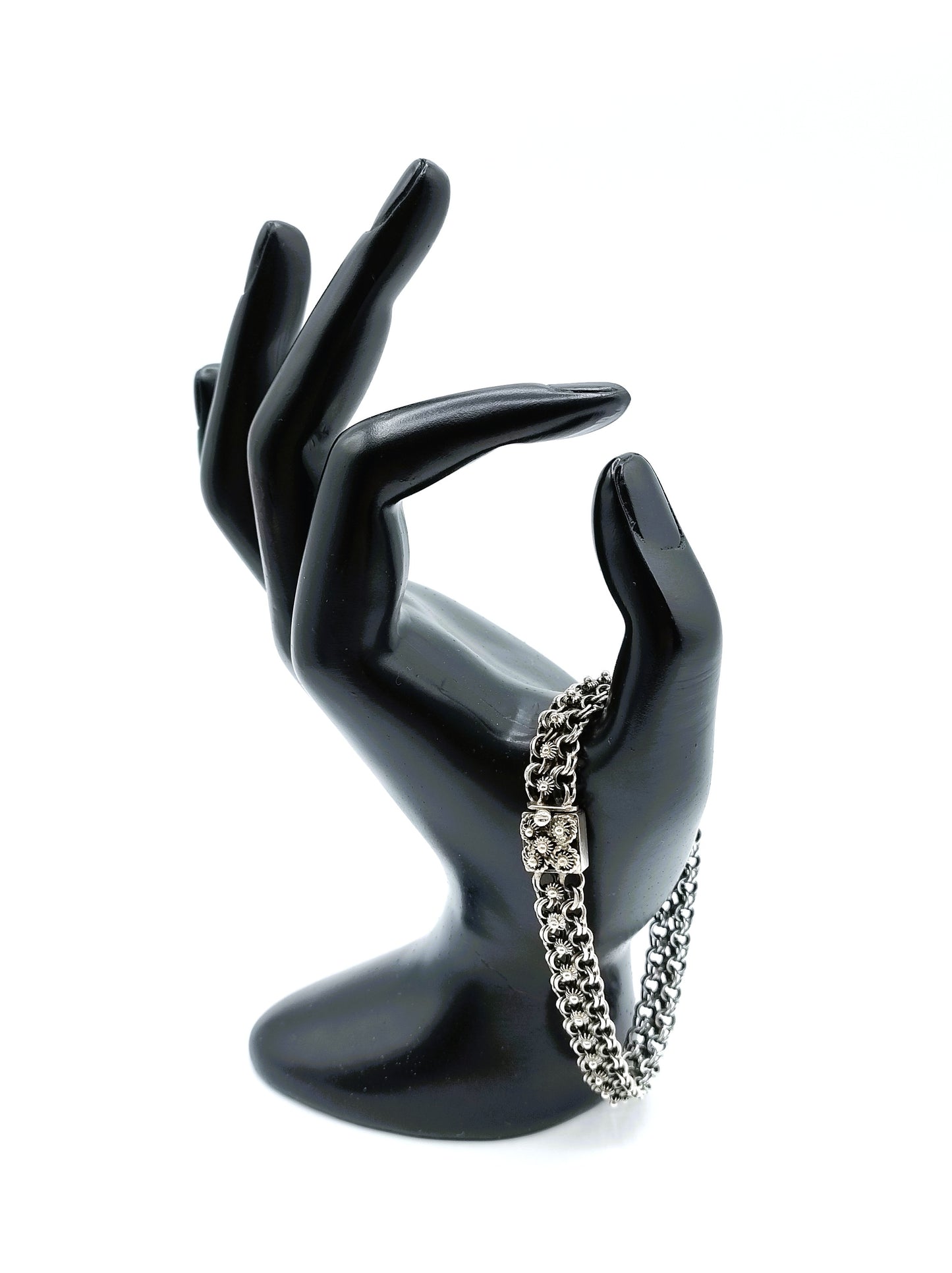 Zilveren armband bezet met Zeeuwse knopjes, 19,5 cm