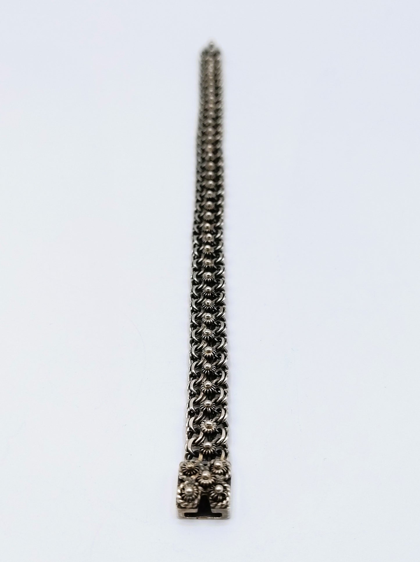 Zilveren armband bezet met Zeeuwse knopjes, 19,5 cm