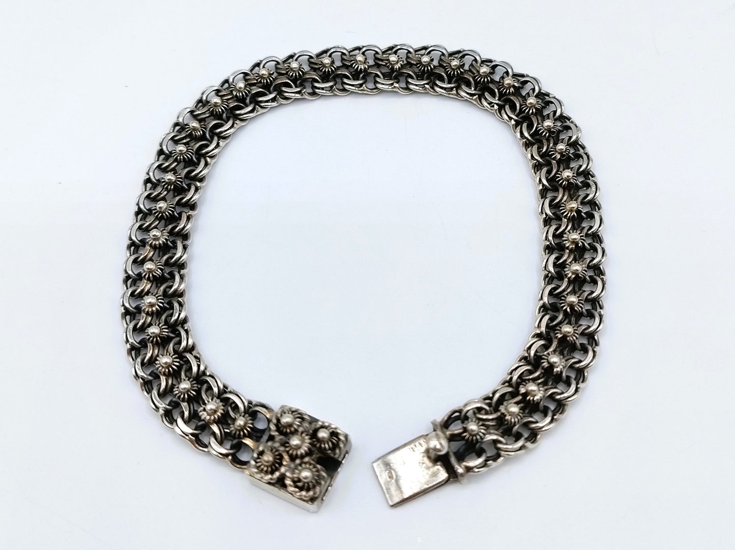 Zilveren armband bezet met Zeeuwse knopjes, 19,5 cm
