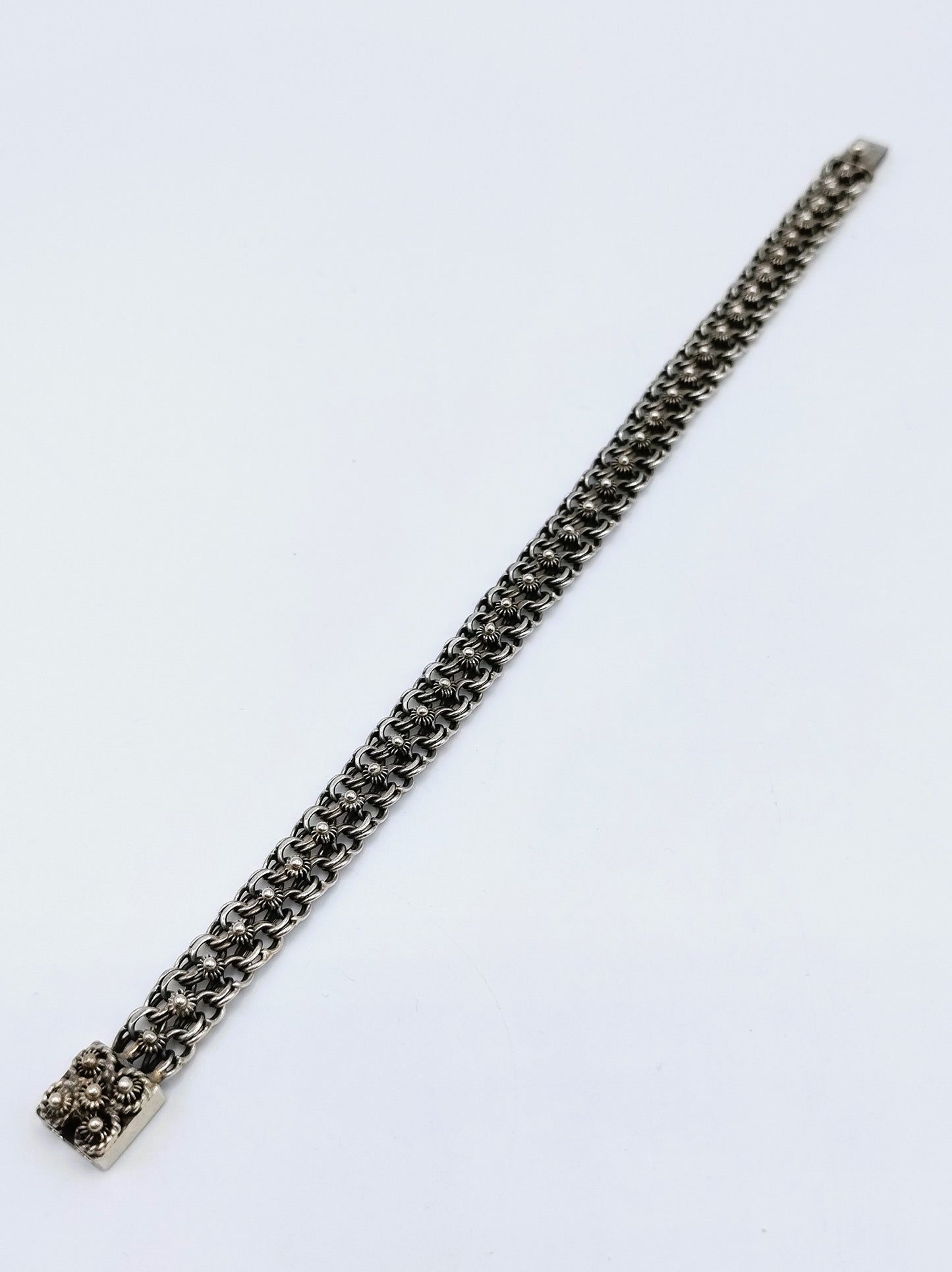 Zilveren armband bezet met Zeeuwse knopjes, 19,5 cm