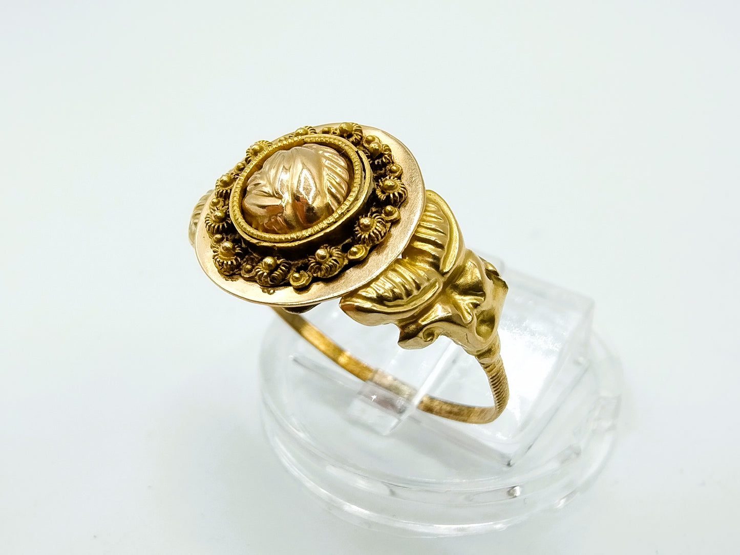 18 carat gold ring with Zeeland buttons, 19 mm