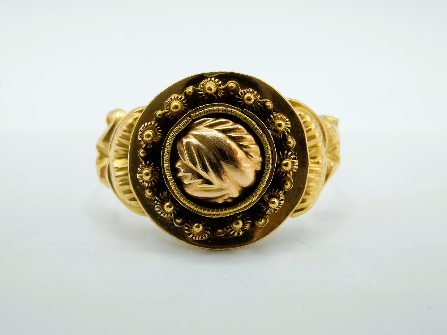 18 carat gold ring with Zeeland buttons, 19 mm