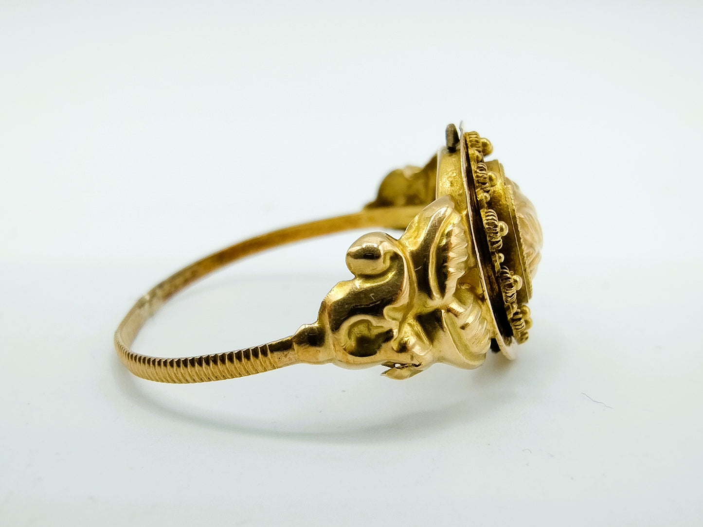 18 carat gold ring with Zeeland buttons, 19 mm