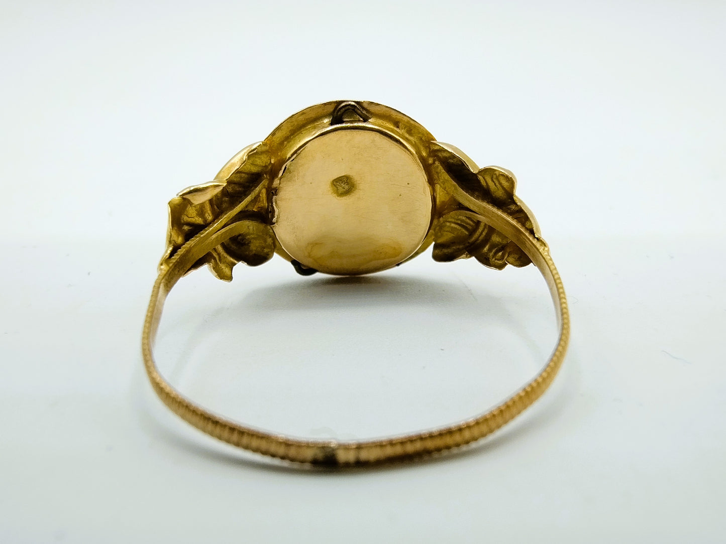 18 carat gold ring with Zeeland buttons, 19 mm