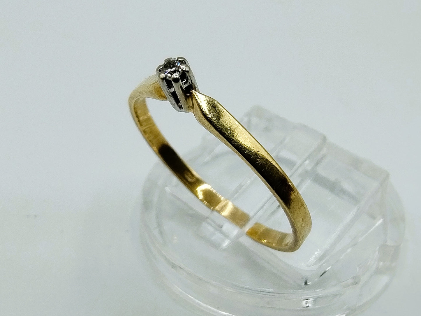 Gold solitaire ring with diamond, 17.5 mm