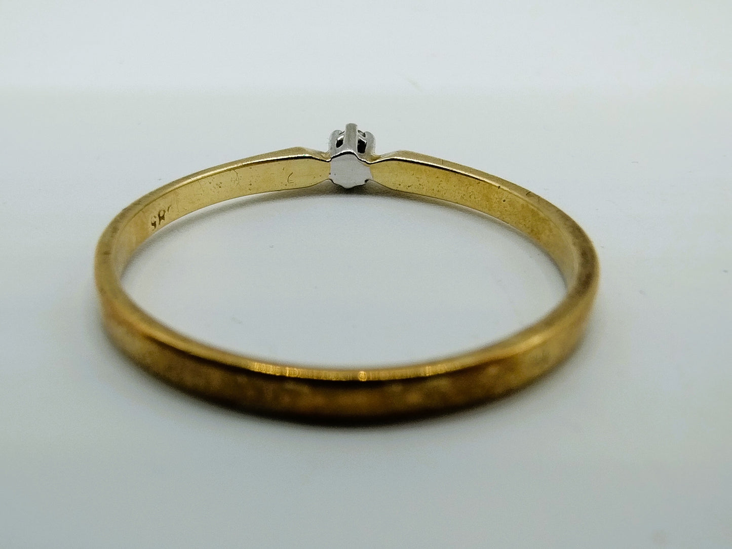 Gold solitaire ring with diamond, 17.5 mm