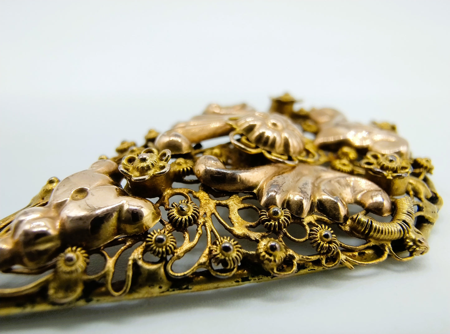 14K gold filigree pendant,