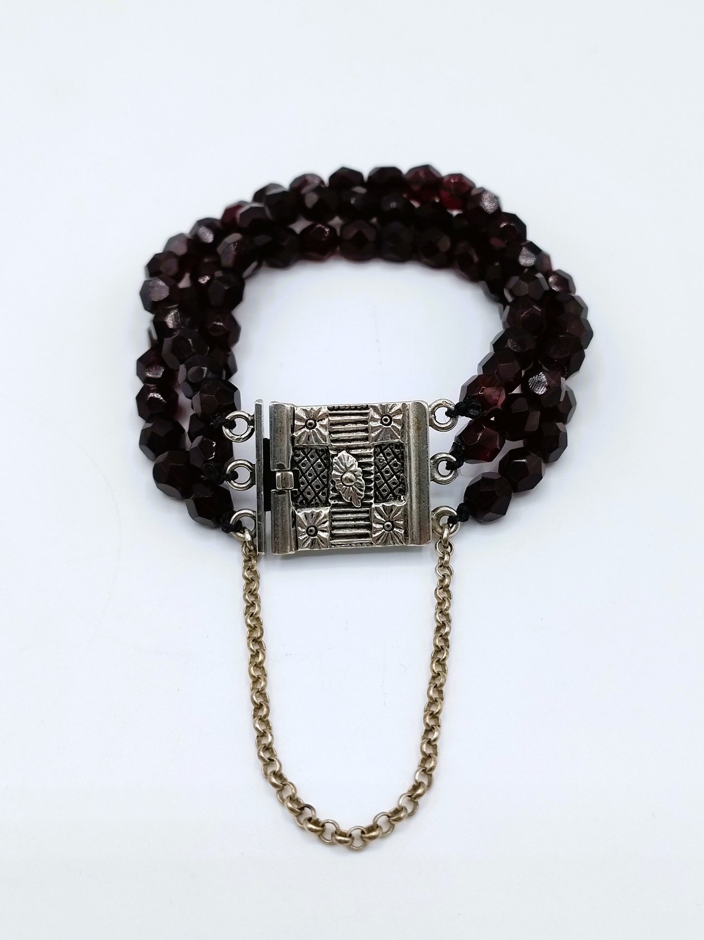Glasgranatenarmband mit Silberverschluss, Niekerk, Schoonhoven, 19,5 cm.