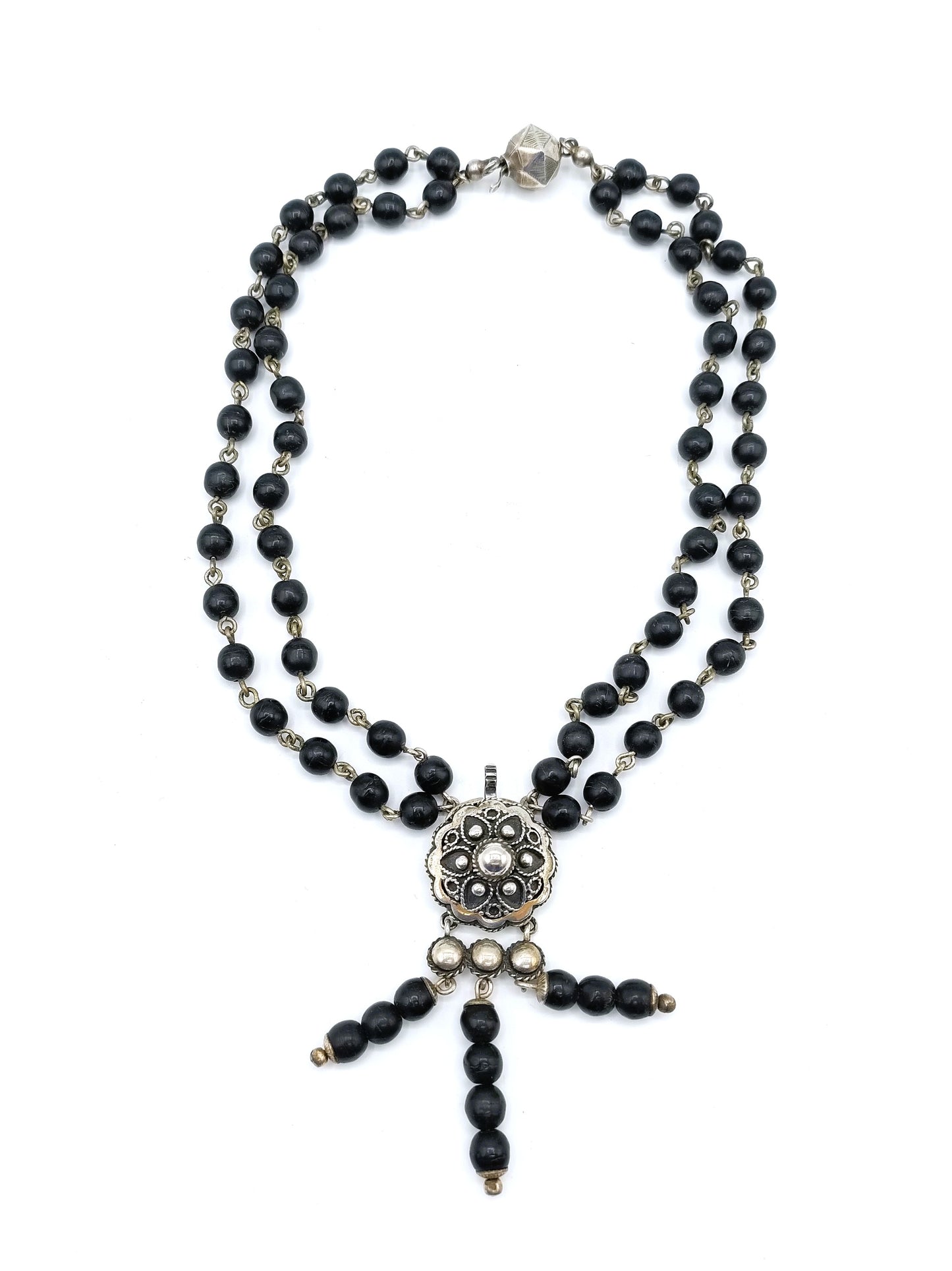 Necklace of jet beads on silver wire with silver clasps, 39 cm