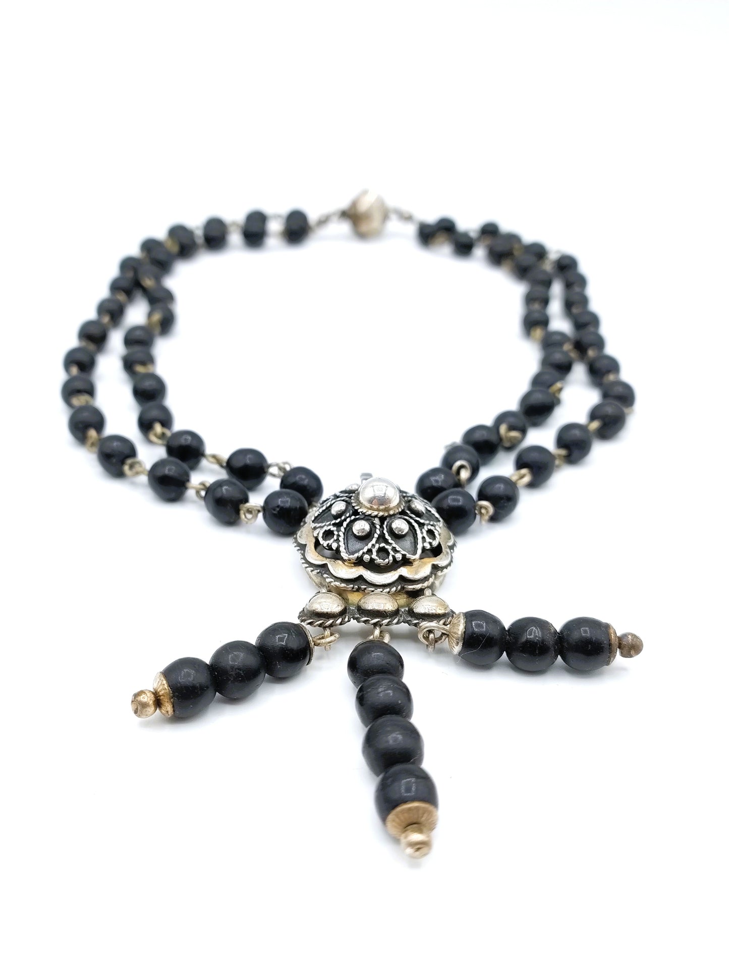 Necklace of jet beads on silver wire with silver clasps, 39 cm