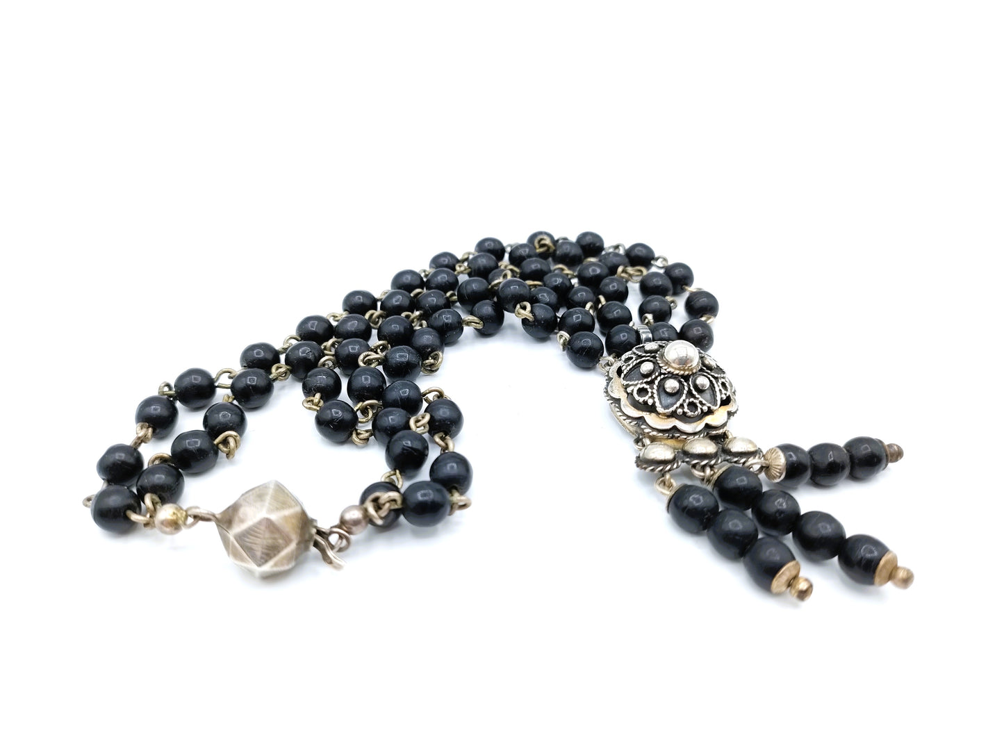 Necklace of jet beads on silver wire with silver clasps, 39 cm