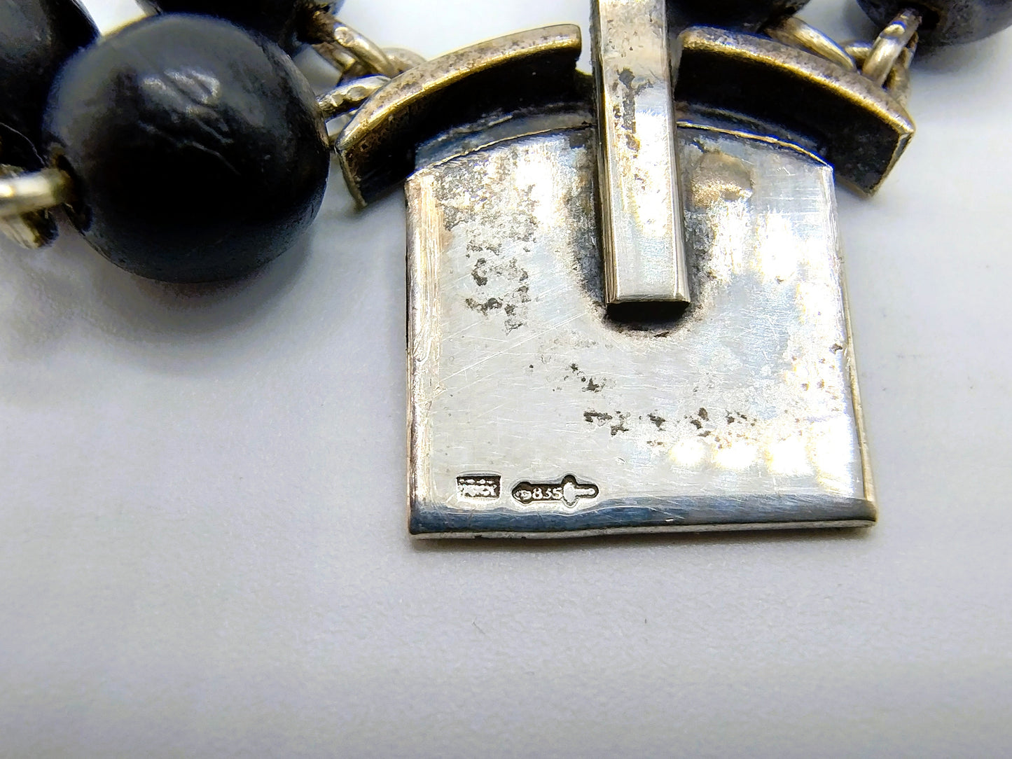 Necklace of jet beads on silver wire with silver clasps, 39 cm
