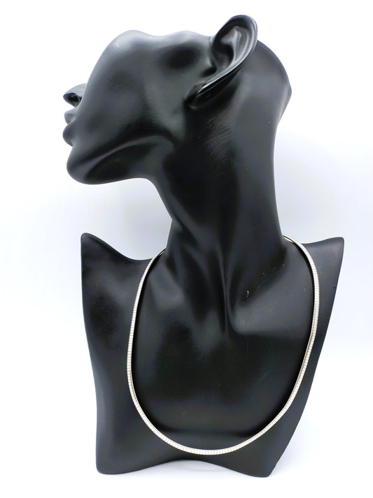 Zilveren omegaketting  45,5 cm.